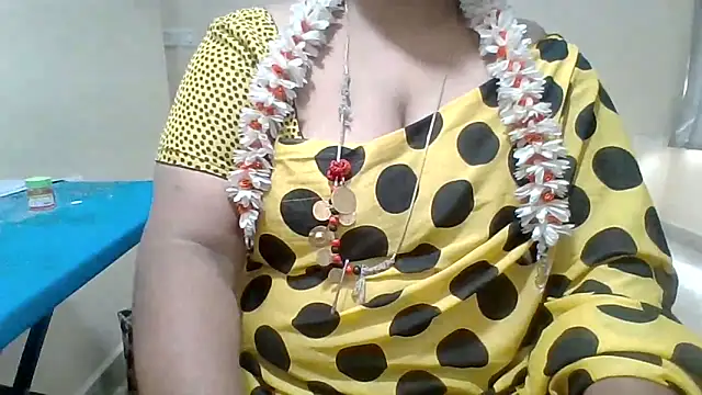 Snapshot of archanatelugu9 chatting on 15, 5, 2026 archanatelugu9 online show from 15, 5, 2026