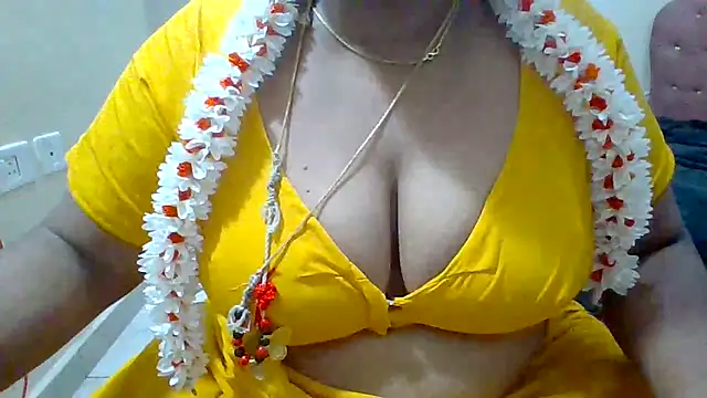 Snapshot of archanatelugu9 chatting on 3, 12, 2025 archanatelugu9 online show from 3, 12, 2025