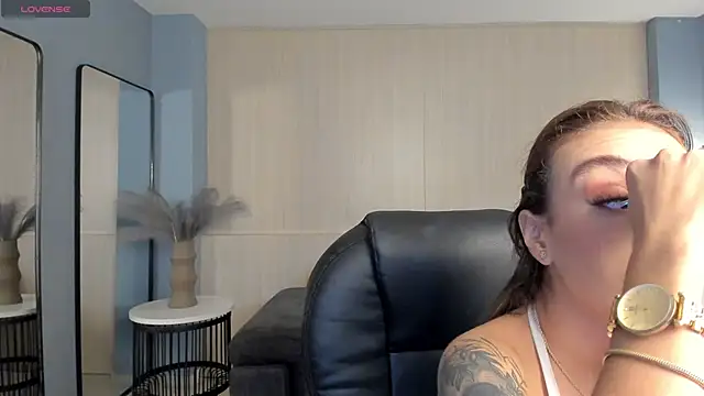 DannaCruz online show from 28, 9, 2025