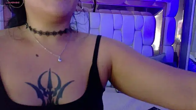 Snapshot of valkiria_moore chatting on 7, 11, 2025 valkiria moore online show from 7, 11, 2025