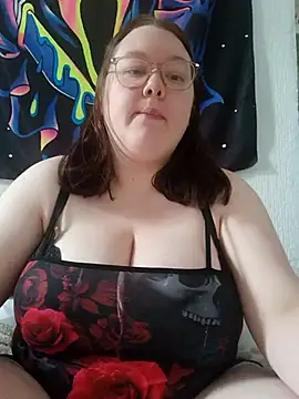 Sexycurvyemilyy online show from 9, 4, 2026