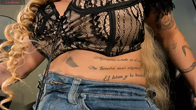 Snapshot of SophiePalmer chatting on 27, 10, 2025 SophiePalmer online show from 27, 10, 2025