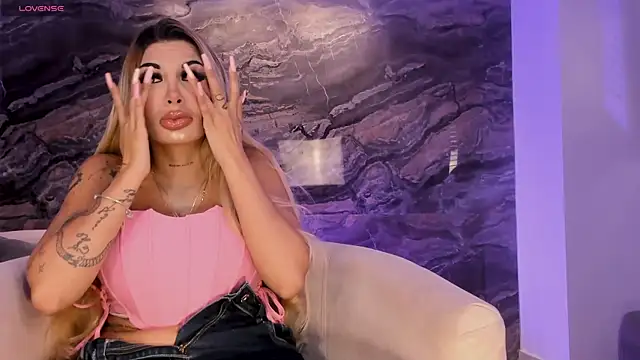 Snapshot of SophiePalmer chatting on 23, 9, 2025 SophiePalmer online show from 23, 9, 2025