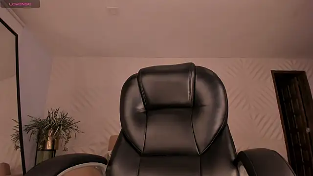 Snapshot of SophiePalmer chatting on 19, 11, 2025 SophiePalmer online show from 19, 11, 2025