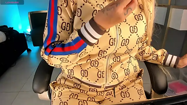 SophiePalmer online show from 20, 12, 2025