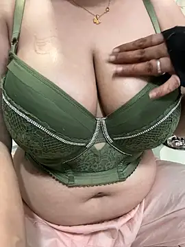 Sexybomb33 online show from 15, 2, 2026