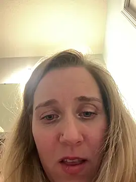 SkyelarSommer online show from 3, 3, 2025