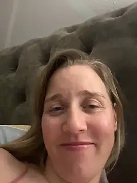 SkyelarSommer online show from 5, 3, 2025