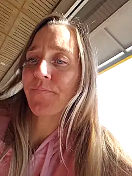 SkyelarSommer online show from 3, 2, 2026