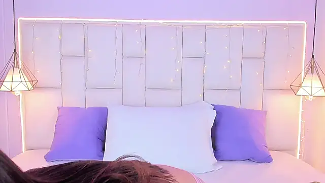 Snapshot of SarahSophia_ chatting on 13, 11, 2025 SarahSophia online show from 13, 11, 2025