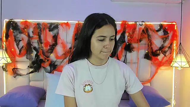 Snapshot of SarahSophia_ chatting on 16, 10, 2025 SarahSophia online show from 16, 10, 2025