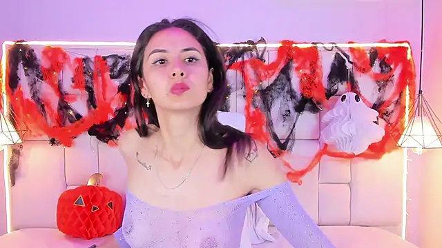 Snapshot of SarahSophia_ chatting on 22, 10, 2025 SarahSophia online show from 22, 10, 2025