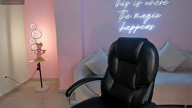 Snapshot of SunnyRivers chatting on 5, 10, 2025 SunnyRivers online show from 5, 10, 2025