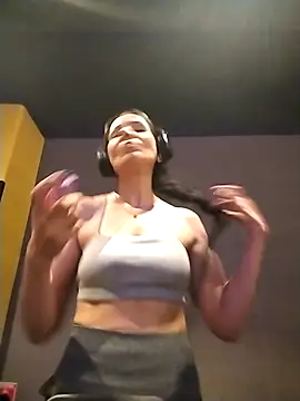 LissaThompsom online show from 19, 12, 2025