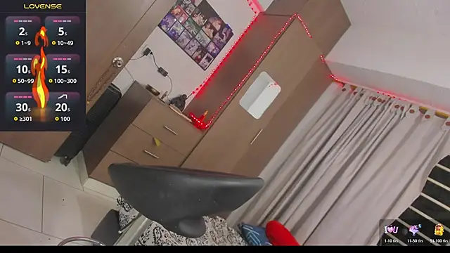 Snapshot of MissCarolinne chatting on 30, 11, 2025 MissCarolinne online show from 30, 11, 2025