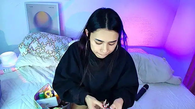 AmyOlimpo online show from 4, 4, 2026