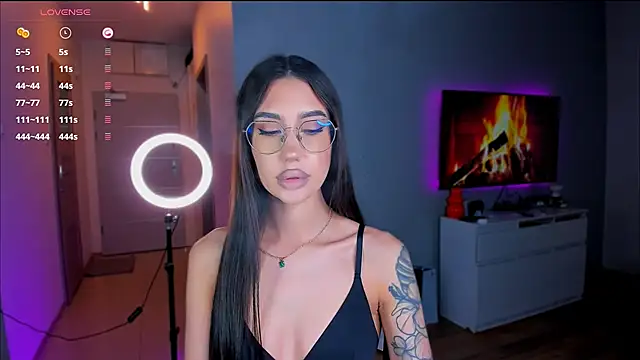 Snapshot of HannaHey chatting on 22, 10, 2025 HannaHey online show from 22, 10, 2025