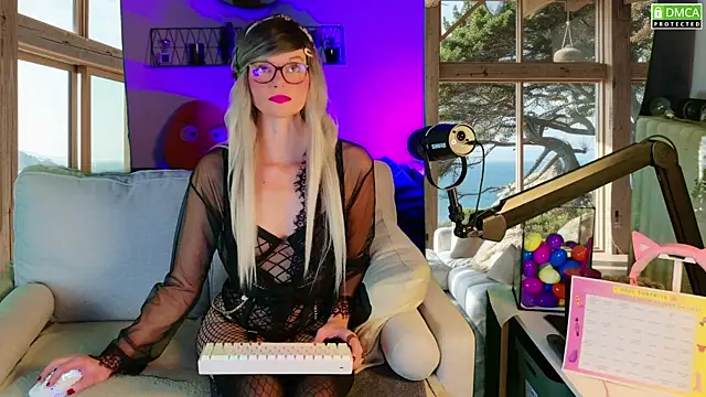 Snapshot of Kittychatte chatting on 4, 10, 2025 Kittychatte online show from 4, 10, 2025