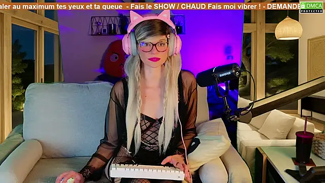 Snapshot of Kittychatte chatting on 4, 11, 2025 Kittychatte online show from 4, 11, 2025