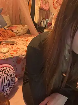 LaPetitechienne1 online show from 15, 3, 2025