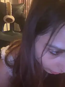 LaPetitechienne1 online show from 14, 2, 2025