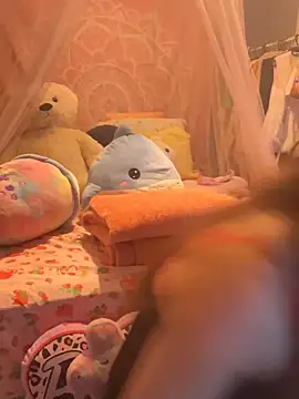 LaPetitechienne1 online show from 28, 2, 2025