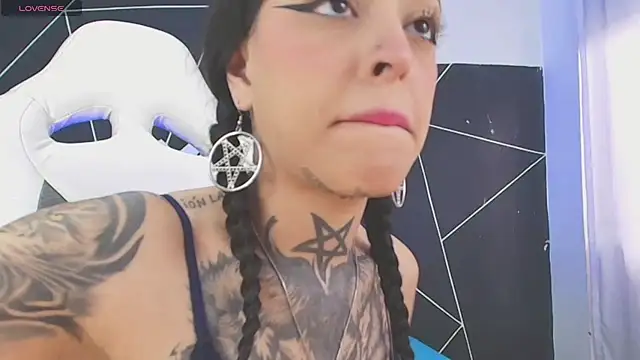 Snapshot of farichell chatting on 5, 1, 2026 farichell online show from 5, 1, 2026