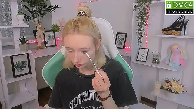 Katia Kim online show from 23, 10, 2025