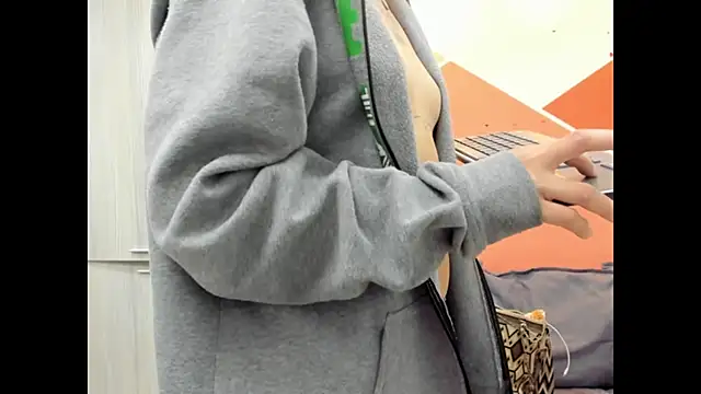 Mhelanny2 online show from 10, 10, 2025