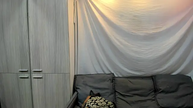 Mhelanny2 online show from 4, 4, 2026