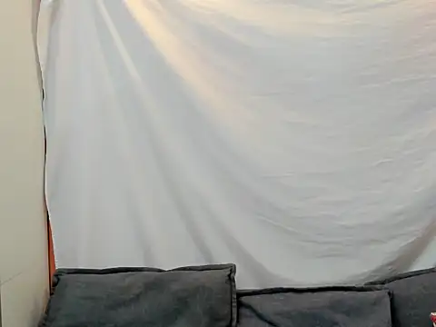 Mhelanny2 online show from 5, 10, 2025