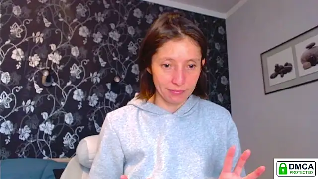 Snapshot of Sophi_Cute chatting on 17, 6, 2026 Sophi Cute online show from 17, 6, 2026