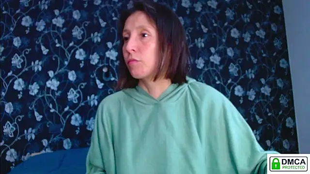 Snapshot of Sophi_Cute chatting on 19, 6, 2026 Sophi Cute online show from 19, 6, 2026