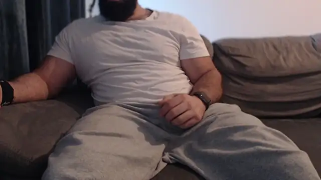 hugemachohandsome online show from 30, 11, 2025