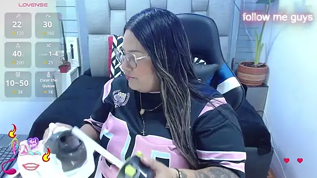 Snapshot of evelin_zaens chatting on 5, 6, 2026 evelin zaens online show from 5, 6, 2026