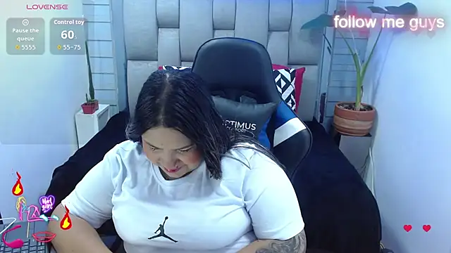 Snapshot of evelin_zaens chatting on 16, 6, 2026 evelin zaens online show from 16, 6, 2026