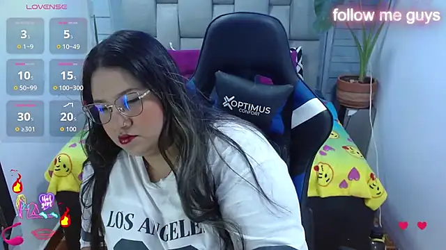 Snapshot of evelin_zaens chatting on 10, 7, 2026 evelin zaens online show from 10, 7, 2026