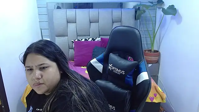 Snapshot of evelin_zaens chatting on 9, 7, 2026 evelin zaens online show from 9, 7, 2026