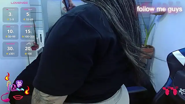 Snapshot of evelin_zaens chatting on 14, 6, 2026 evelin zaens online show from 14, 6, 2026