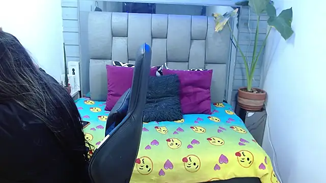 Snapshot of evelin_zaens chatting on 18, 7, 2026 evelin zaens online show from 18, 7, 2026