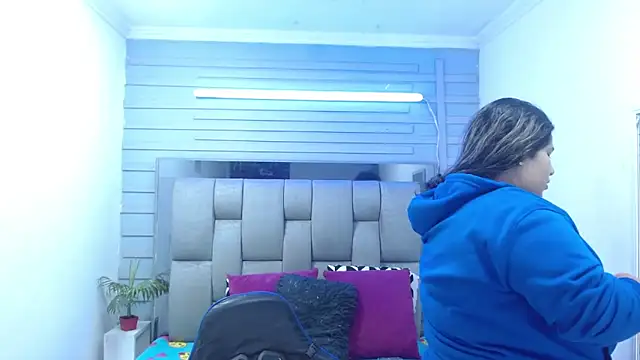 evelin zaens online show from 9, 4, 2026