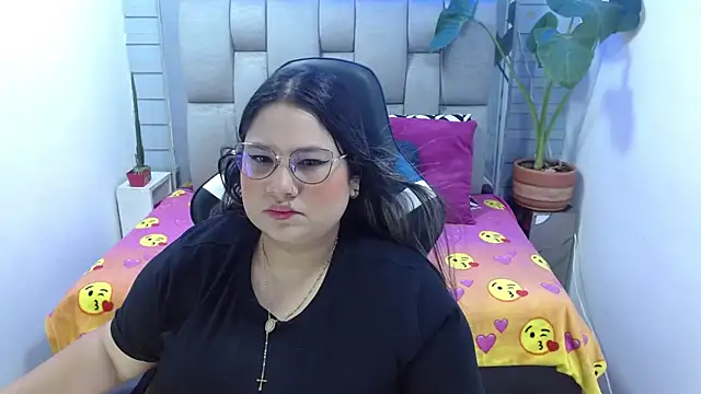 Snapshot of evelin_zaens chatting on 5, 7, 2026 evelin zaens online show from 5, 7, 2026