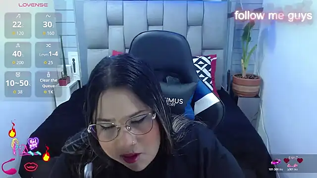 Snapshot of evelin_zaens chatting on 11, 6, 2026 evelin zaens online show from 11, 6, 2026