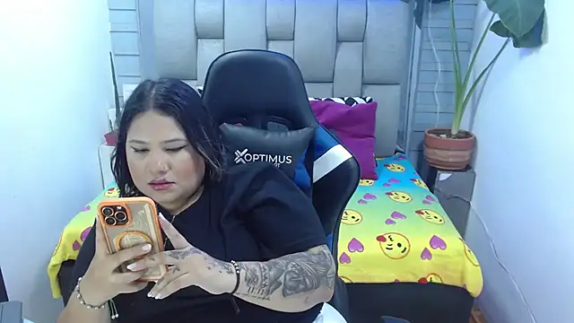 Snapshot of evelin_zaens chatting on 17, 7, 2026 evelin zaens online show from 17, 7, 2026