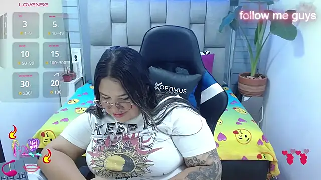 Snapshot of evelin_zaens chatting on 4, 7, 2026 evelin zaens online show from 4, 7, 2026