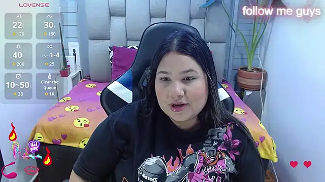 Snapshot of evelin_zaens chatting on 13, 7, 2026 evelin zaens online show from 13, 7, 2026