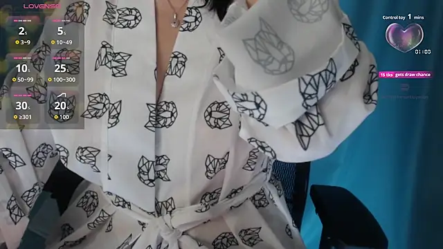 Snapshot of LaraStone__ chatting on 31, 10, 2025 LaraStone online show from 31, 10, 2025