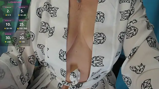 Snapshot of LaraStone__ chatting on 24, 10, 2025 LaraStone online show from 24, 10, 2025