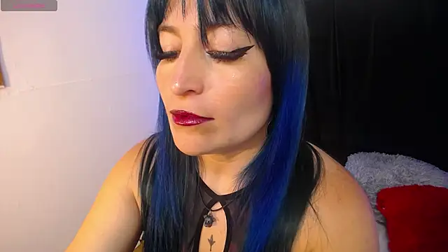 alicia moom online show from 7, 10, 2025