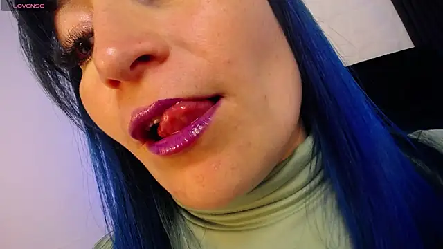 alicia moom online show from 10, 9, 2025